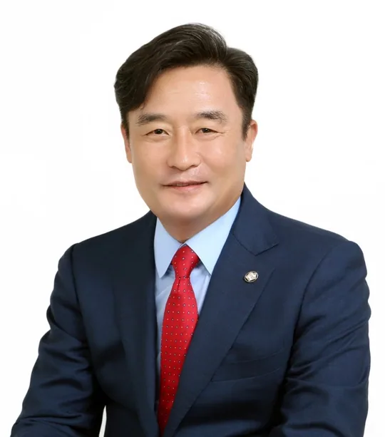 정동만 국회 공식 사진